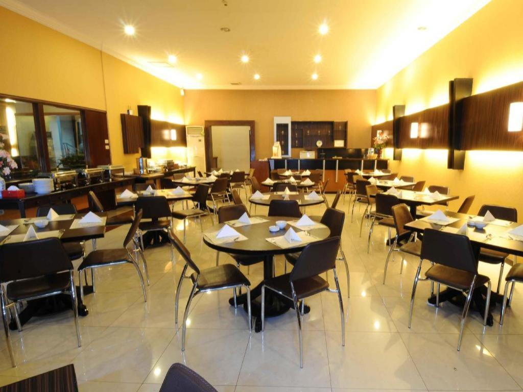Hotel Kapuas Dharma Pontianak Exterior foto